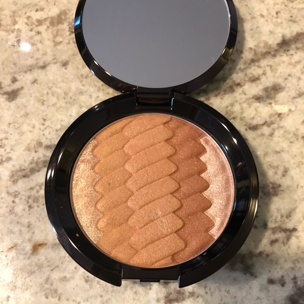 BECCA BRONZER IN SUNRISE WAVES